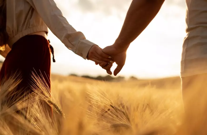  Pantun gombal romantis 2 baris freepik.com