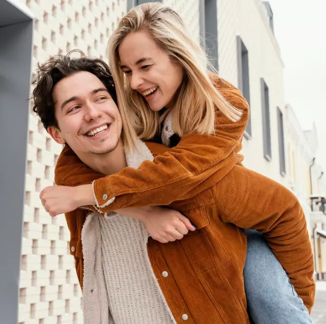  Pantun gombal romantis 2 baris freepik.com