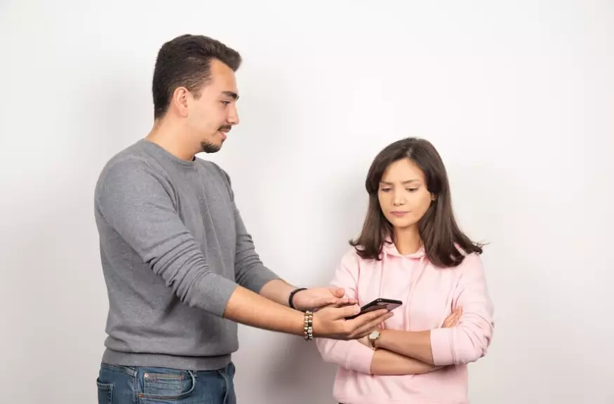  Pantun gombal romantis 2 baris freepik.com