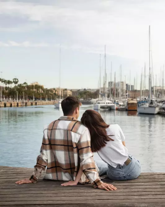  Pantun gombal romantis 2 baris freepik.com