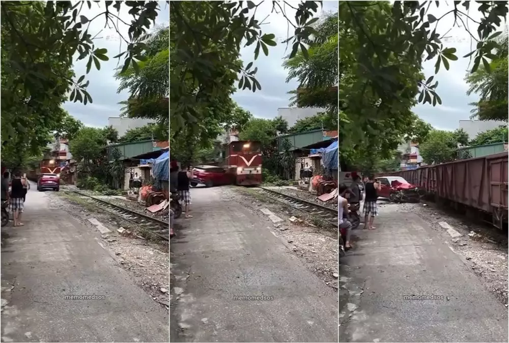 detik-detik mobil tertabrak kereta barang kenh14.vn detik-detik mobil tertabrak kereta barang kenh14.vn