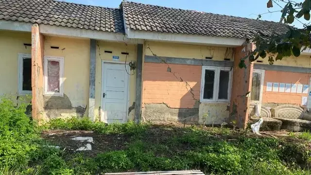 rumah subsidi kini terbengkalai © berbagai sumber rumah subsidi kini terbengkalai © berbagai sumber