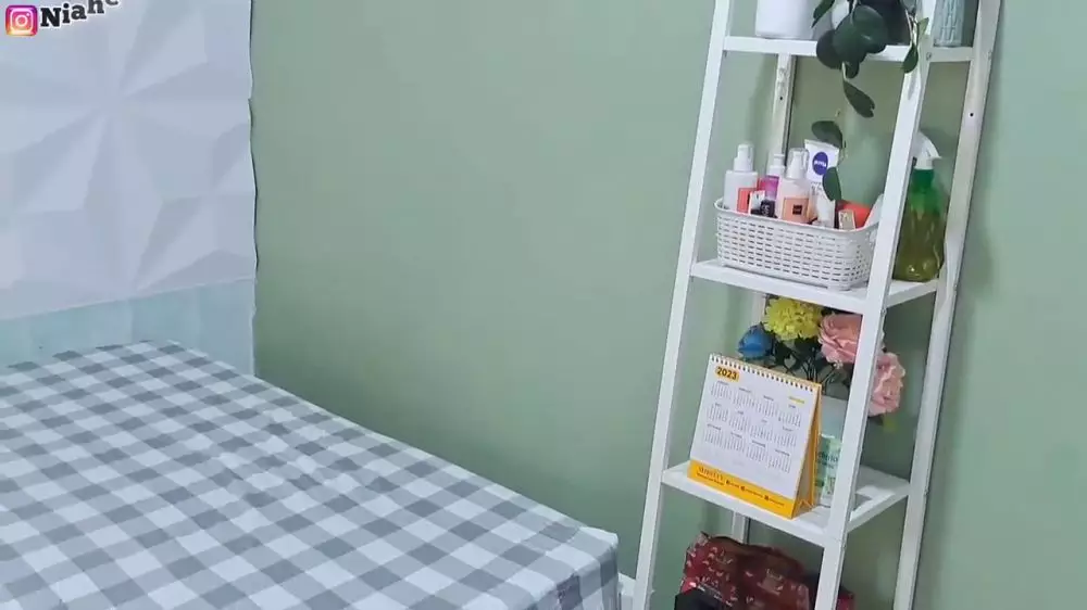 makeover kamar subsidi pakai wall moulding © 2024 YouTube