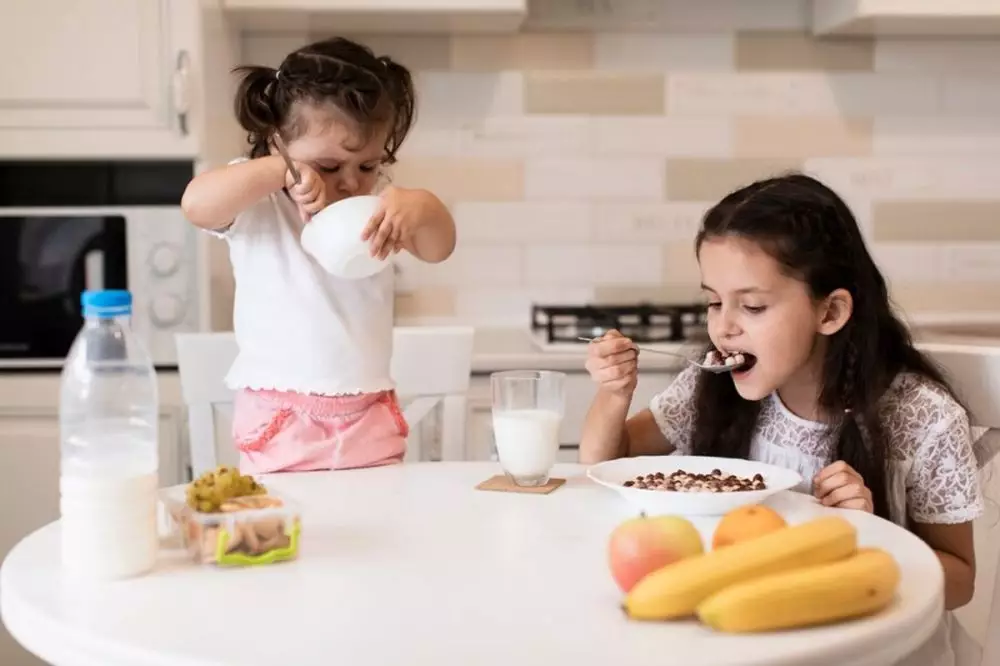 superfoods yang wajib dikonsumsi anak selama masa pertumbuhan © 2024 freepik.com superfoods yang wajib dikonsumsi anak selama masa pertumbuhan © 2024 freepik.com