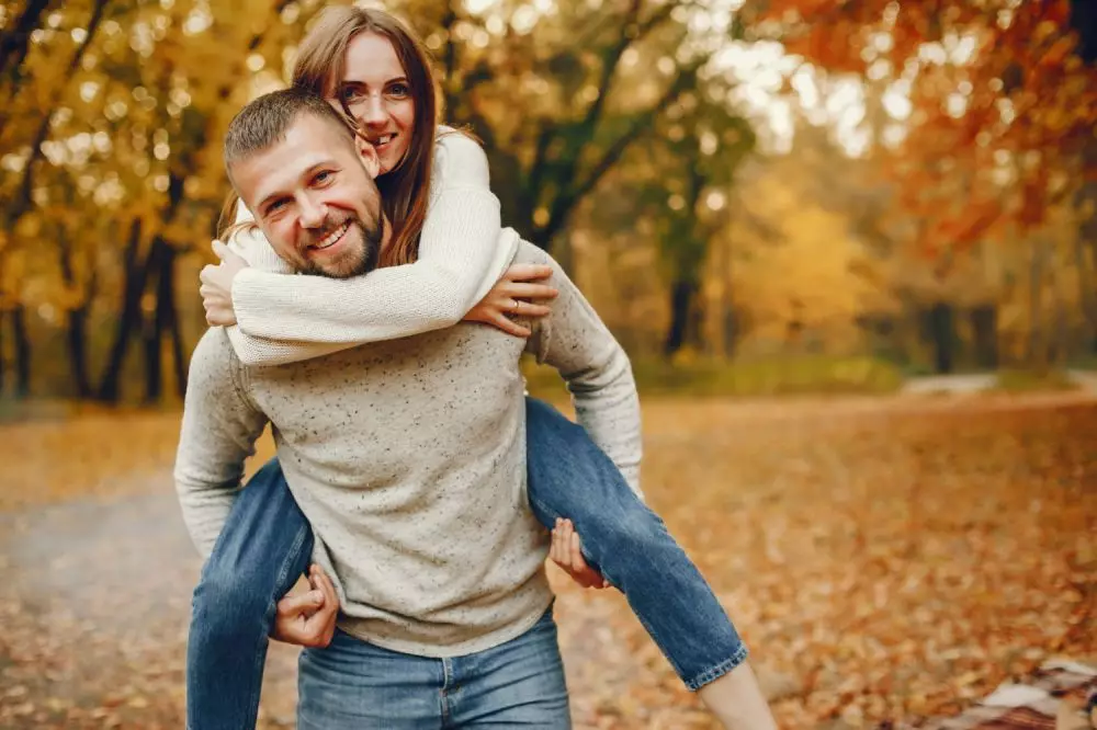 Pantun pujian buat pacar © 2024 freepik.com