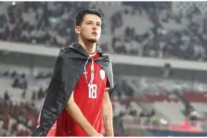 Kelakuan fans Timnas fomo yang nekad mau peluk Justin Hubner, tindakannya bikin geram