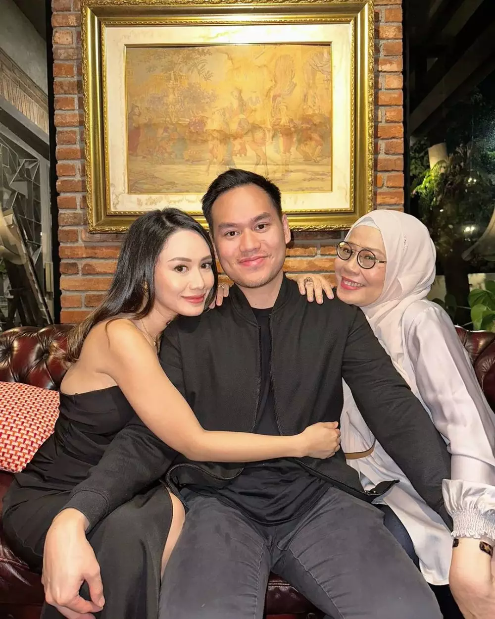 Mantu Dewi Yull tak bisa pekerjaan rumah tangga © berbagai sumber