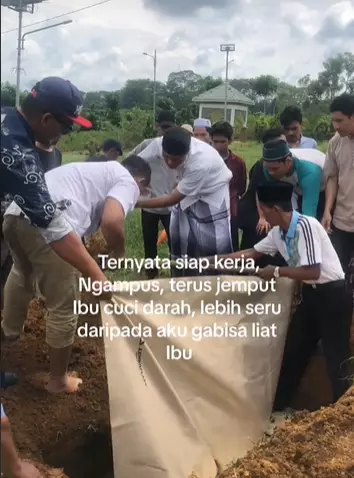 jemput ibunda meski sibuk kerja dan kuliah © TikTok