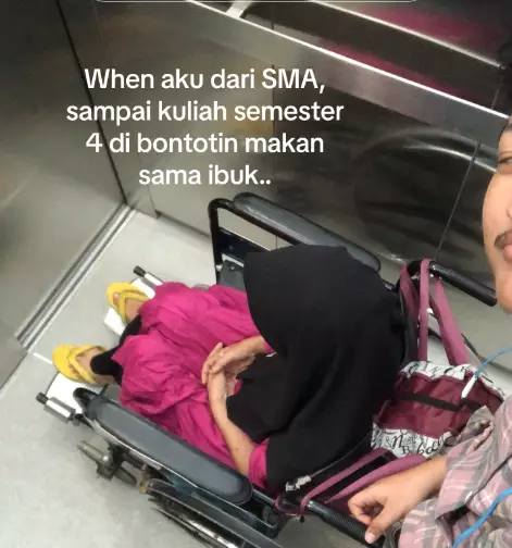 jemput ibunda meski sibuk kerja dan kuliah © TikTok