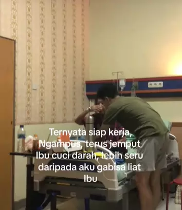 jemput ibunda meski sibuk kerja dan kuliah © TikTok