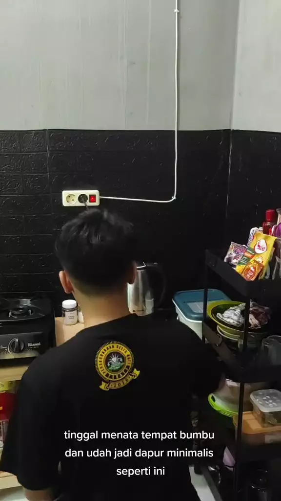 dapur di kontrakan 3 petak © 2024 TikTok
