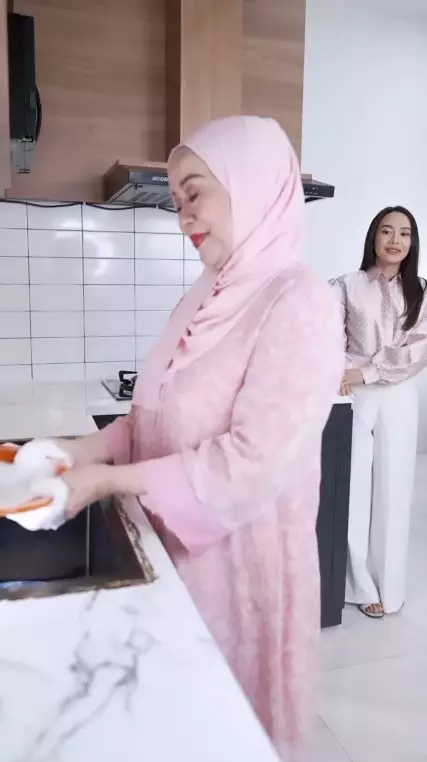 dapur Merdianti mantu Dewi Yull © Instagram