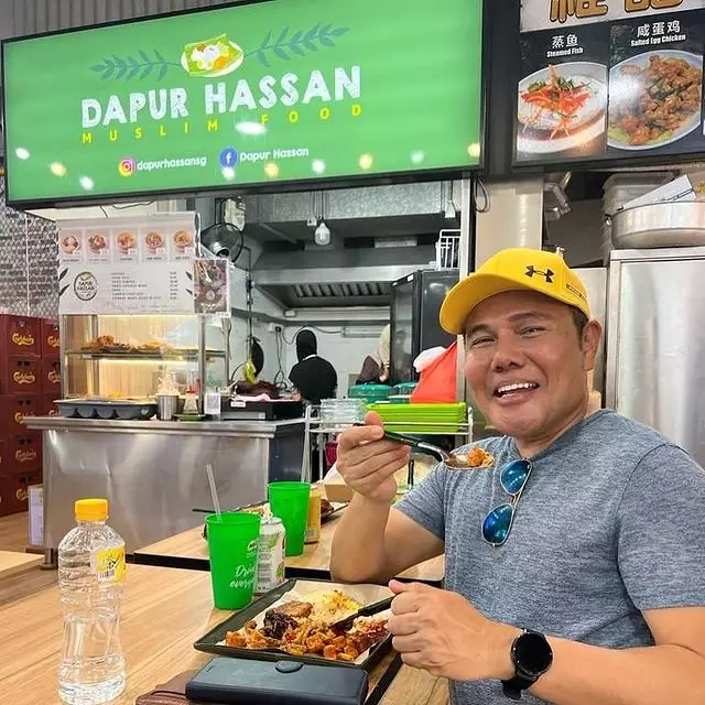 penggemar tiongkok kirim uang ke kedai Hassan Sunny © 2024 brilio.net penggemar tiongkok kirim uang ke kedai Hassan Sunny © 2024 brilio.net