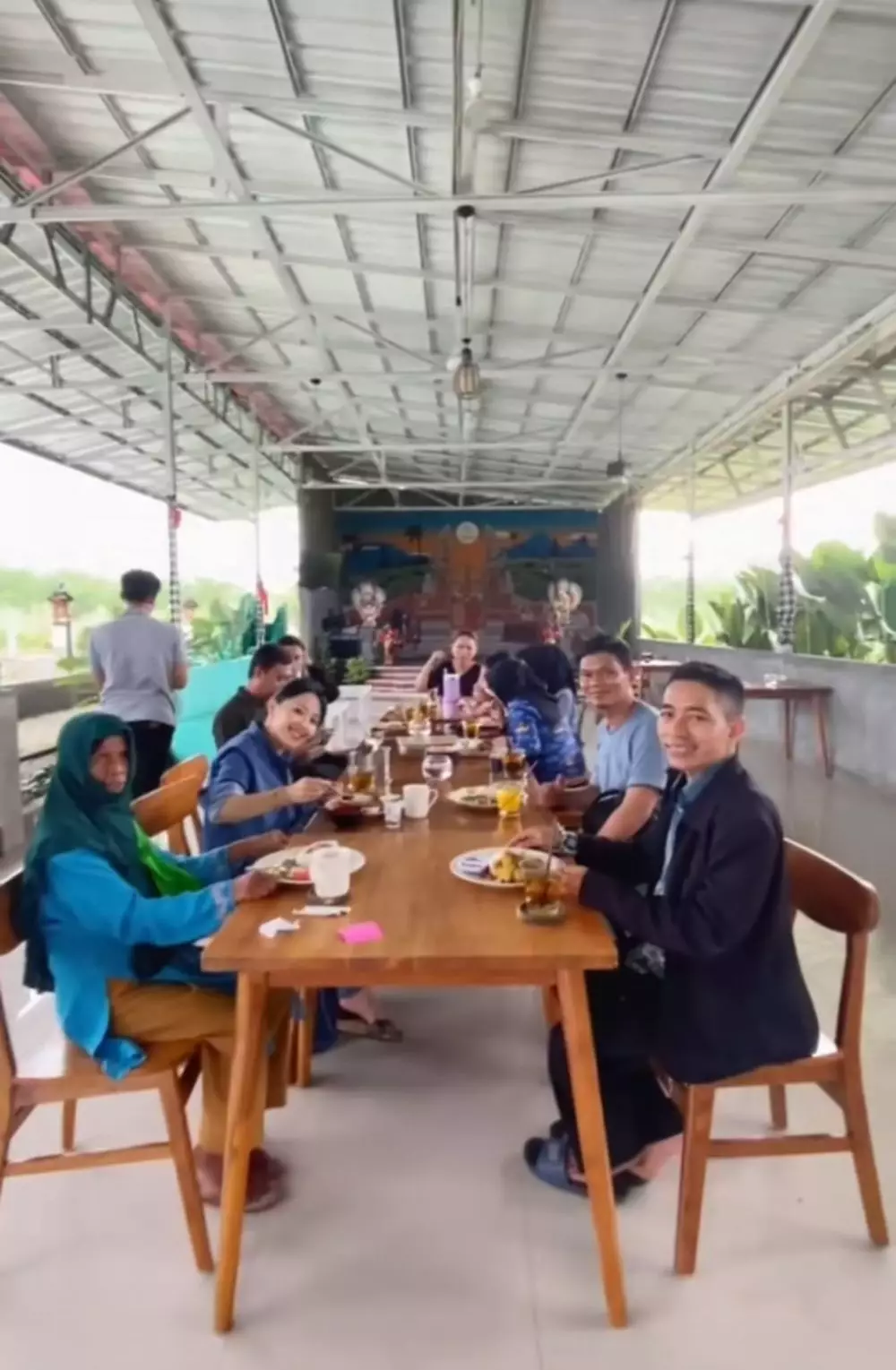 momen Mak Sombret bertemu dengan Vita © TikTok