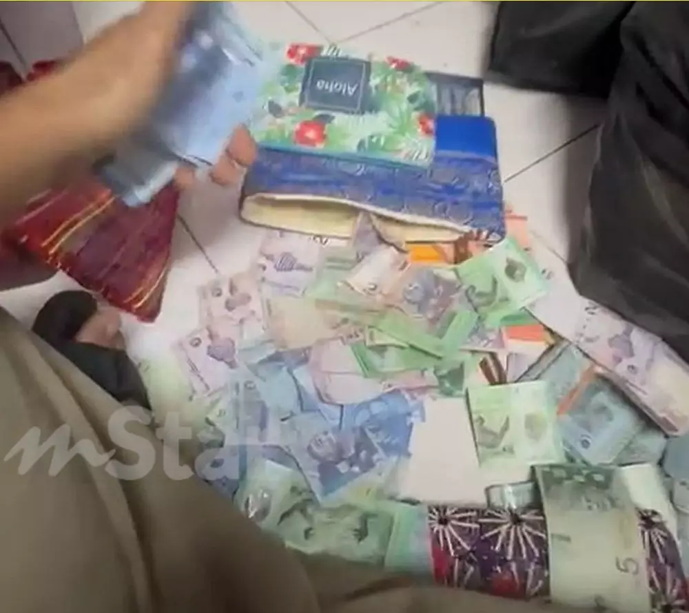 temukan uang Rp138 juta saat bersihkan rumah mstar.com