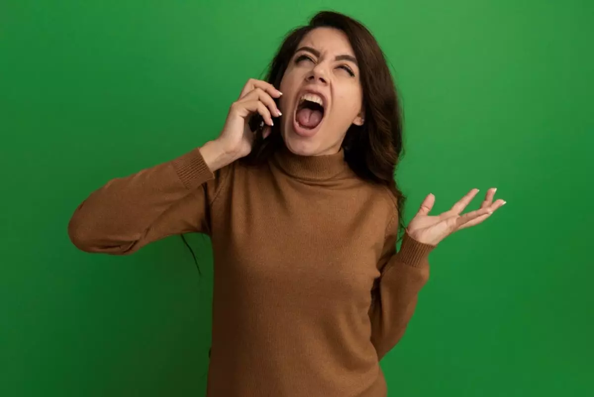 10 Cara meningkatkan kualitas suara panggilan di iPhone biar tak putus-putus dan harus teriak-teriak