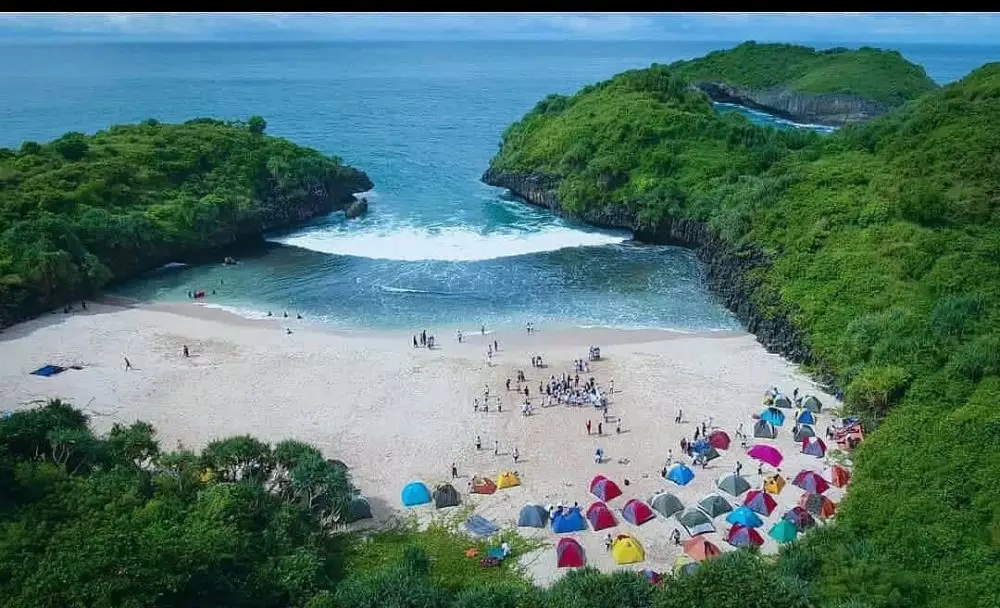 8 Rekomendasi pantai di Jogja yang masih sepi dari berbagai sumber