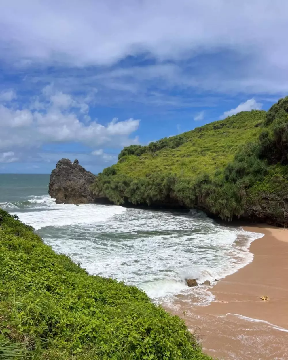 8 Rekomendasi pantai di Jogja yang masih sepi dari berbagai sumber