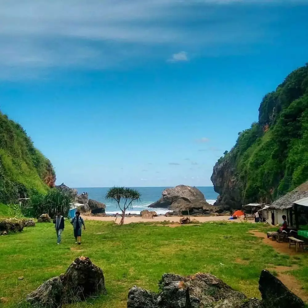 8 Rekomendasi pantai di Jogja yang masih sepi dari berbagai sumber
