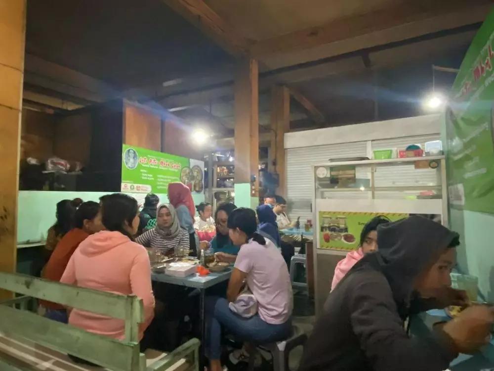 8 soto legandaris di Jogja yang tak sepi pengunjung dari berbagai sumber