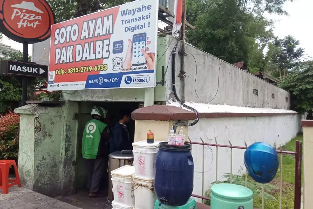 8 soto legandaris di Jogja yang tak sepi pengunjung dari berbagai sumber