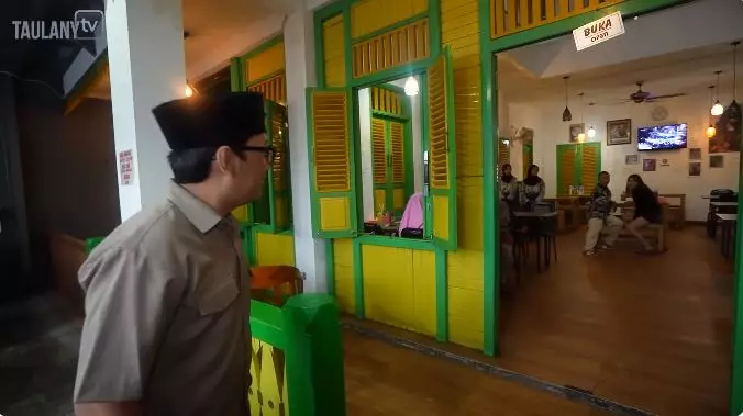 detail warung makan ayah ayu ting ting © YouTube