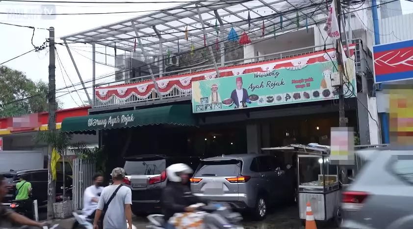 detail warung makan ayah ayu ting ting © YouTube