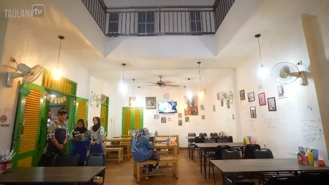 detail warung makan ayah ayu ting ting © YouTube