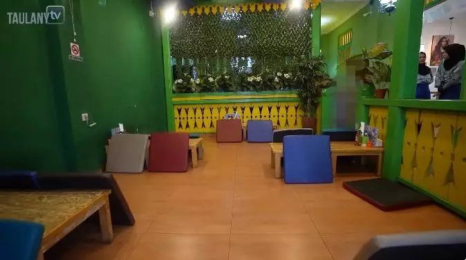 detail warung makan ayah ayu ting ting © YouTube