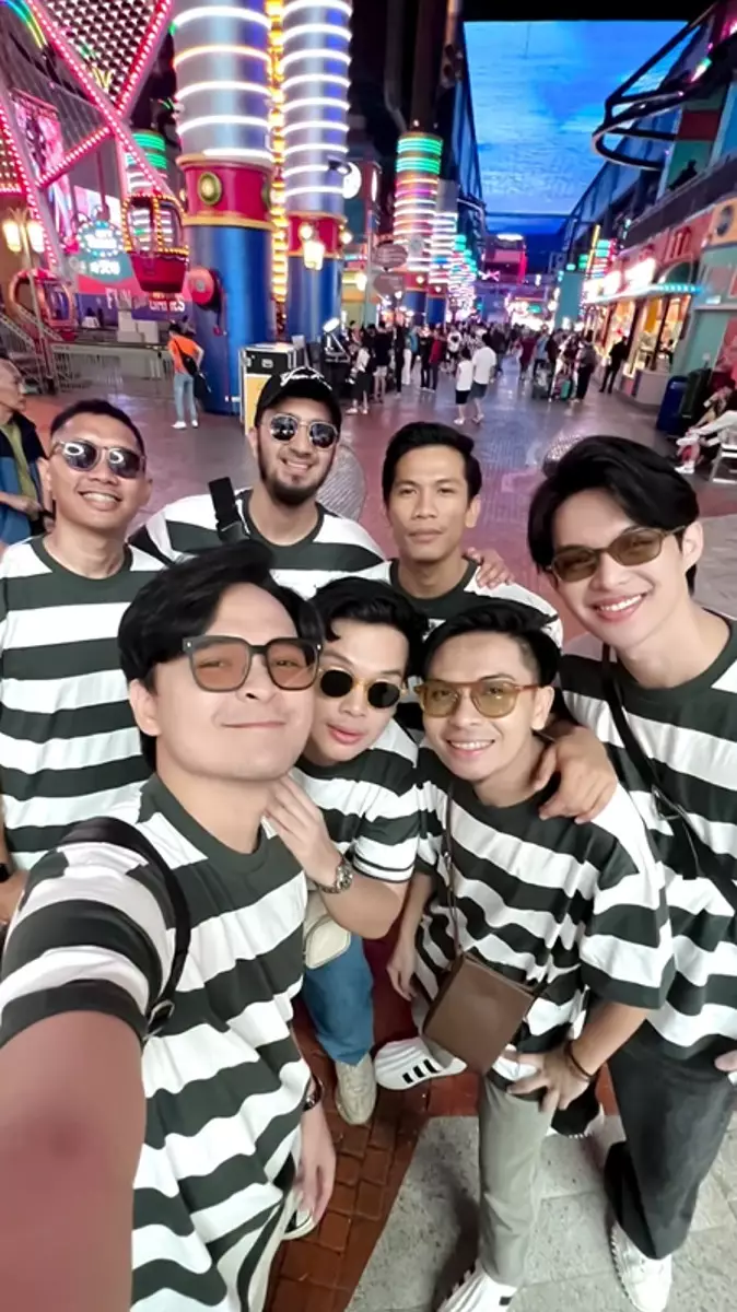 Momen Dinda Hauw dan Anisa Rahma cs prank suami kenakan baju kembar © 2024 Instagram