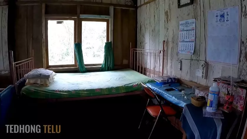 rumah suami istri pensiunan di pelosok hutan © YouTube