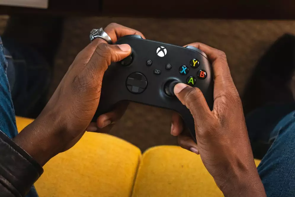 Cara mudah menghubungkan pengontrol Xbox ke PC, pakai nirkabel biar nggak ribet