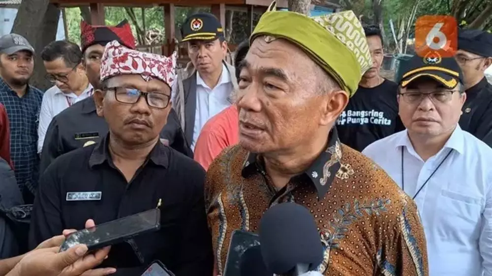 klarifikasi Menko PMK tentang bansos berbagai sumber