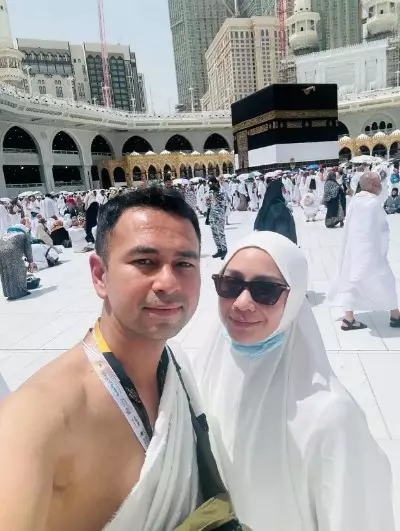 Raffi Ahmad dan keluarga ibadah haji © Instagram Raffi Ahmad dan keluarga ibadah haji © Instagram