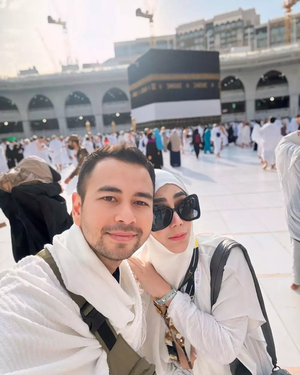 Raffi Ahmad dan keluarga ibadah haji © Instagram Raffi Ahmad dan keluarga ibadah haji © Instagram