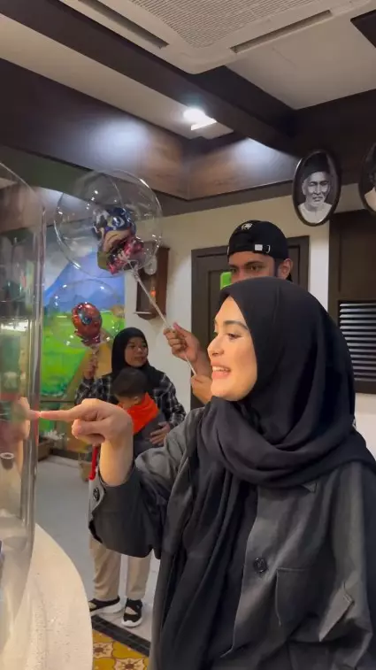 Vebby Palwinta liburan ke Malaysia © Instagram