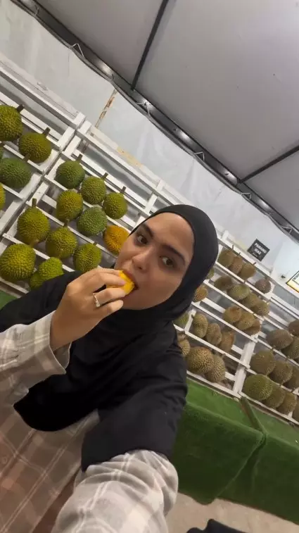 Vebby Palwinta liburan ke Malaysia © Instagram