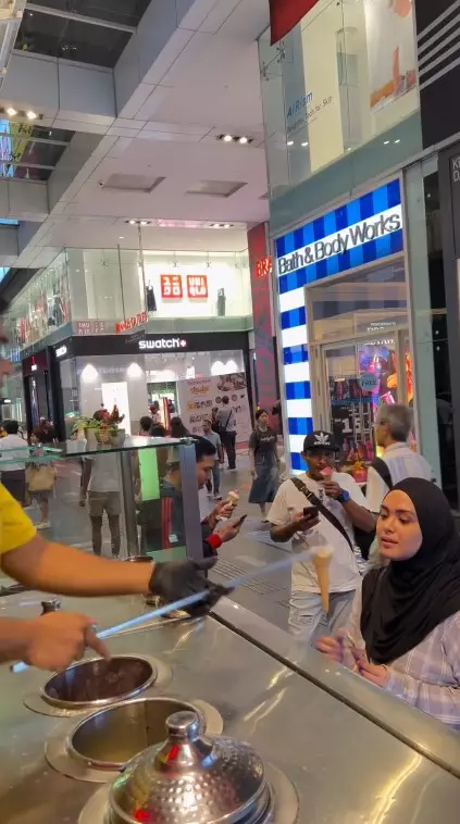 Vebby Palwinta liburan ke Malaysia © Instagram