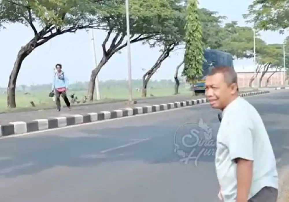 kisah pilu kenek truk jalan kaki dari Demak ke Surabaya YouTube