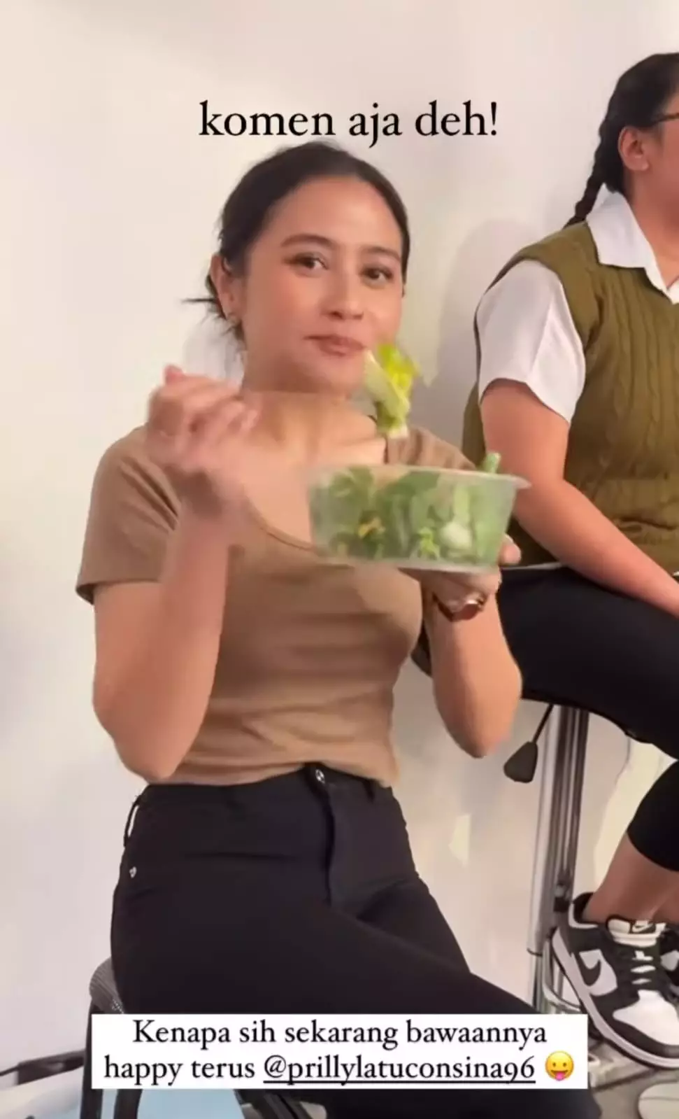 prilly terlalu kurus dan kelihatan aneh © Instagram  prilly terlalu kurus dan kelihatan aneh © Instagram