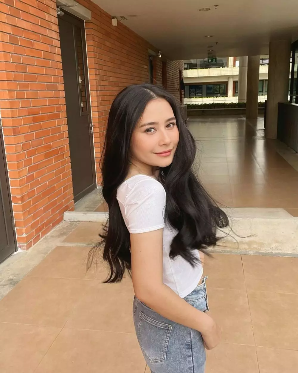 prilly terlalu kurus dan kelihatan aneh © Instagram  prilly terlalu kurus dan kelihatan aneh © Instagram