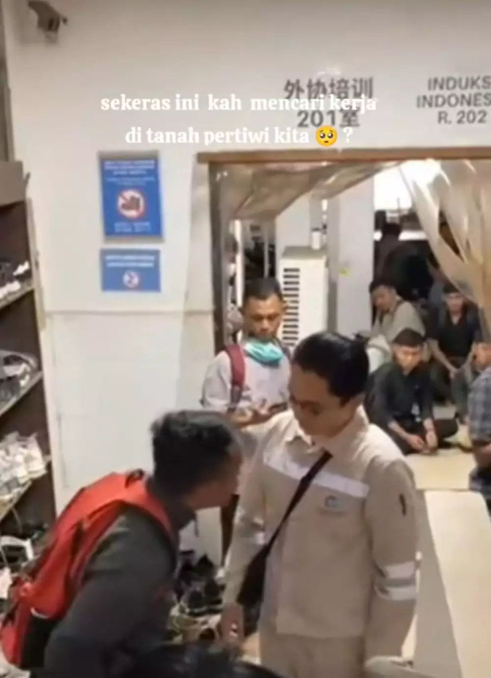 hrd tegur karyawan yang merokok © Instagram