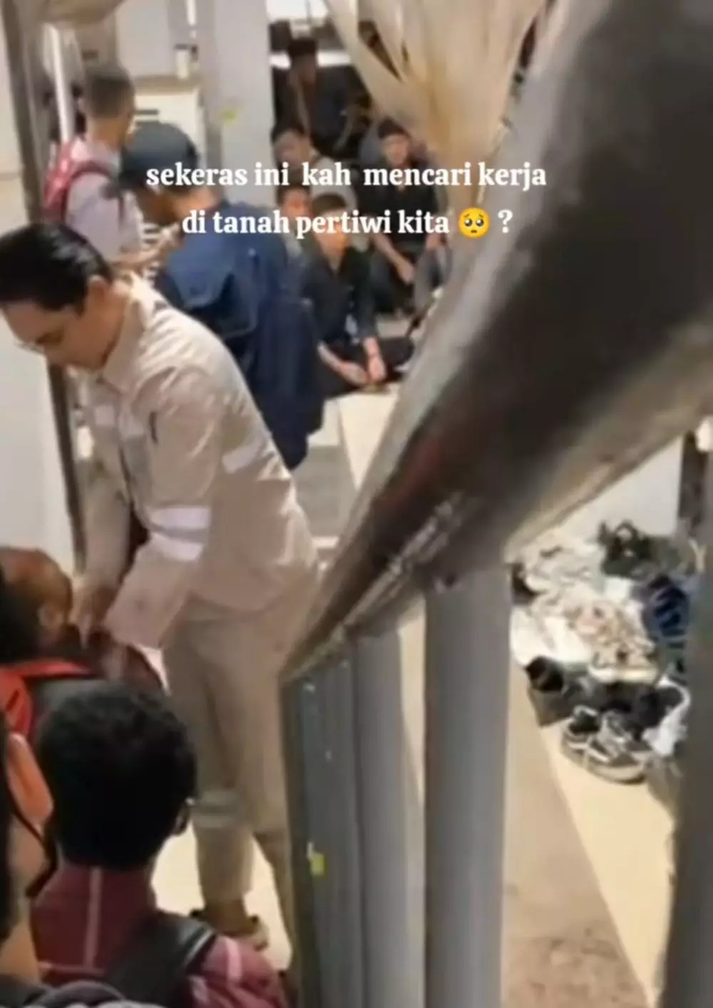 hrd tegur karyawan yang merokok © Instagram