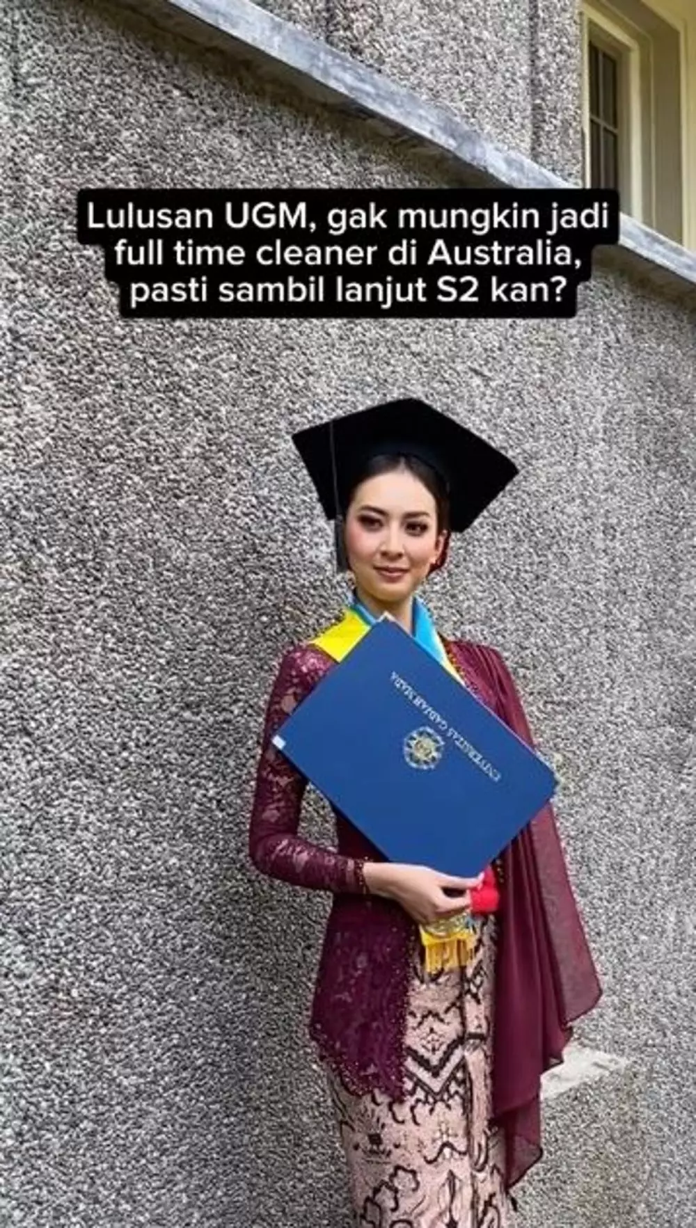 lulusan cumluade ugm jadi tukang bersih bersih © TikTok lulusan cumluade ugm jadi tukang bersih bersih © TikTok