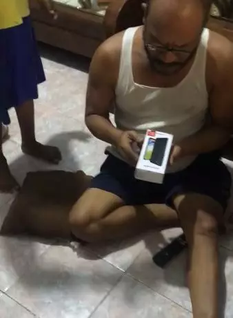 Curhat pilu wanita berikan kado sebulan sebelum sang ayah meninggal TikTok/@vinnaoktvny