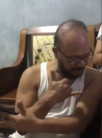 Curhat pilu wanita berikan kado sebulan sebelum sang ayah meninggal TikTok/@vinnaoktvny