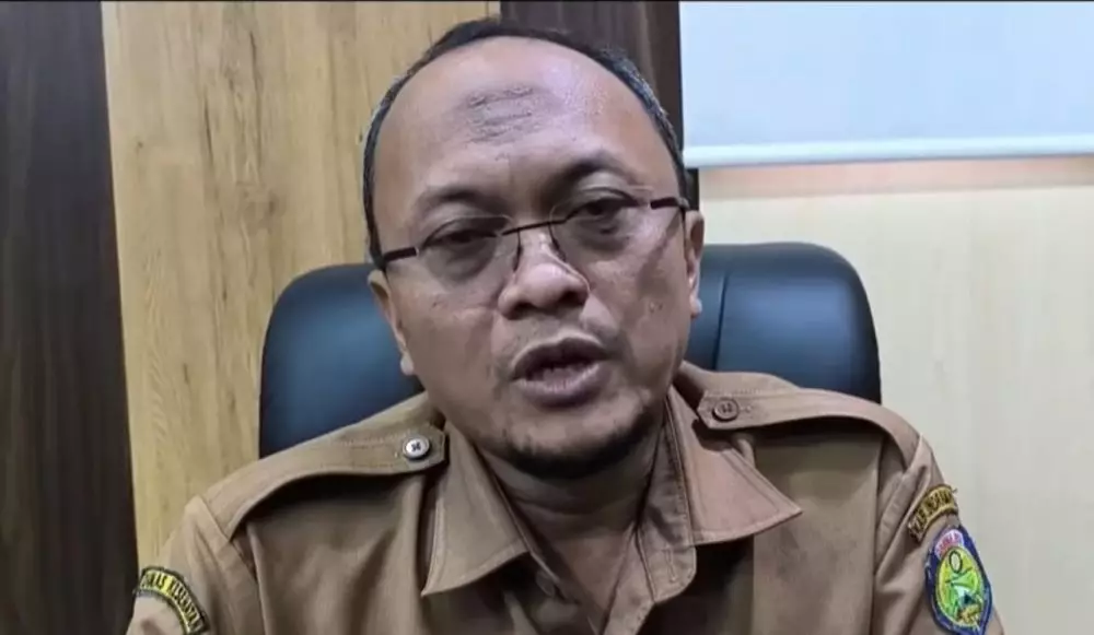 Dokter temukan 70 paku dalam perut Slamet © YouTube