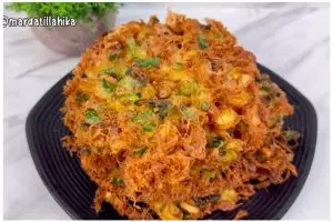 Trik menggoreng telur dadar semakin keriting, langsung mengembang dalam 3 detik