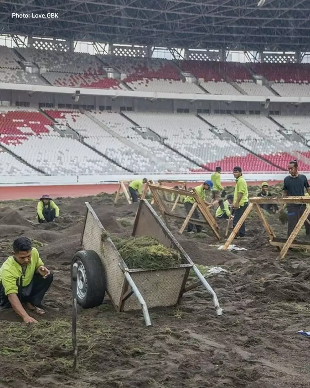 Rumput stadion GBK Berbagai sumber Rumput stadion GBK Berbagai sumber