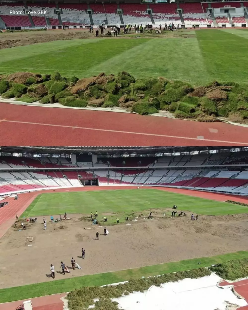 Rumput stadion GBK Berbagai sumber Rumput stadion GBK Berbagai sumber